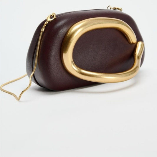 Gold closure Clutch