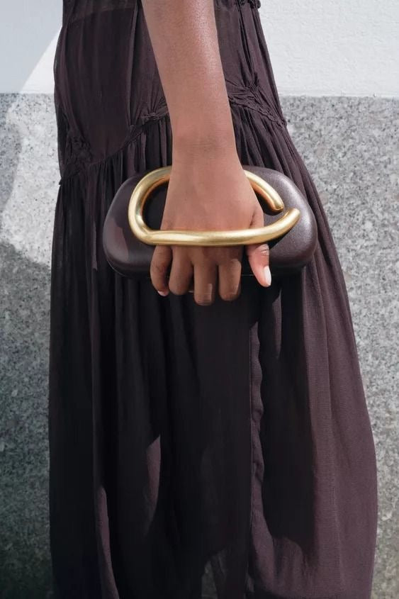 Gold closure Clutch